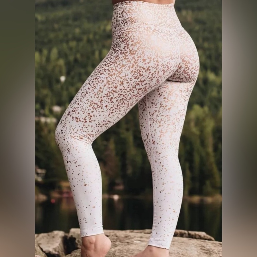 Zyia White Stay Gold light n tight Hi Rise leggings Size 8-10